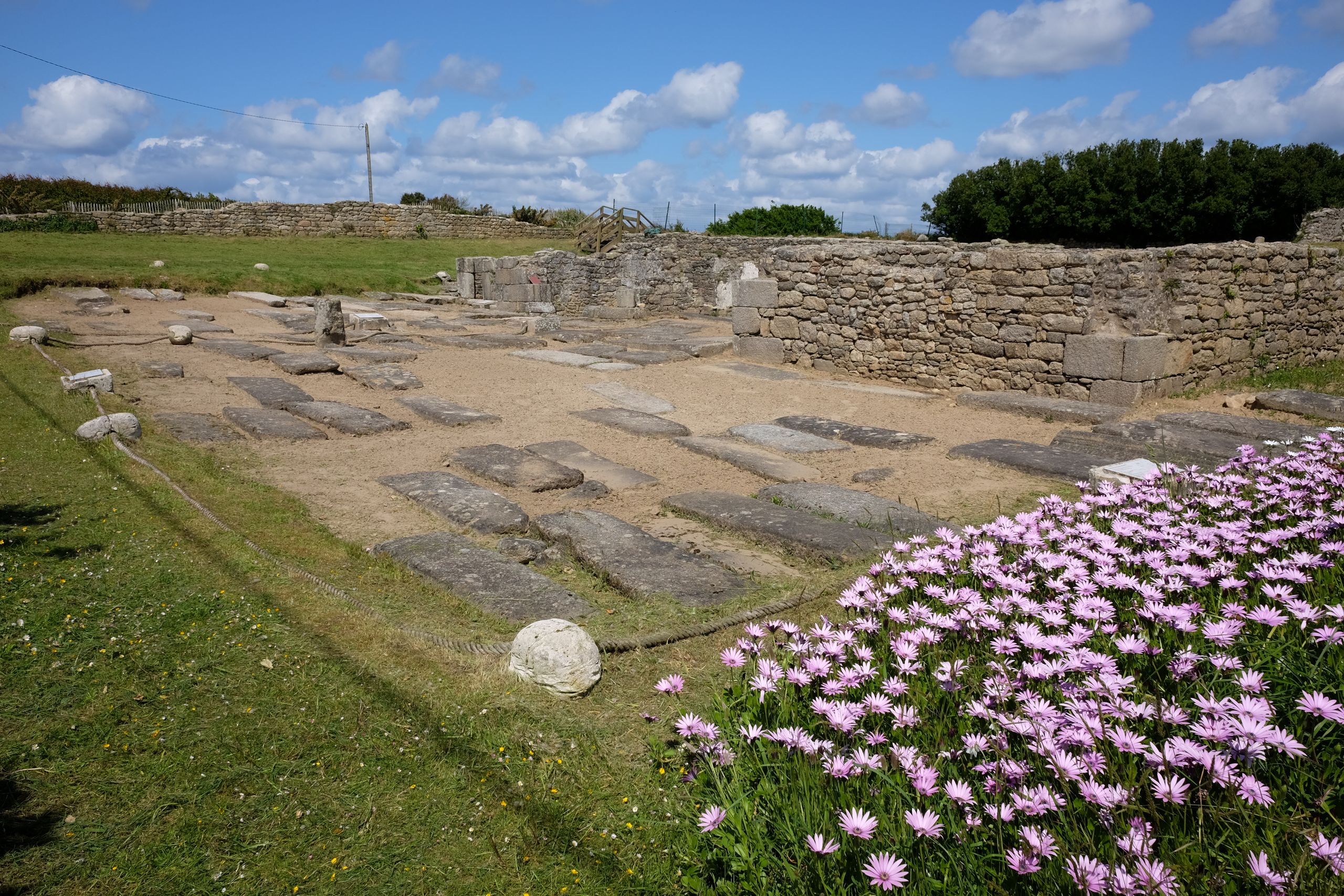 Mardi 6 mai : Iliz Koz, Chapelle Saint-Michel, le Traon et croix de Ranenezy