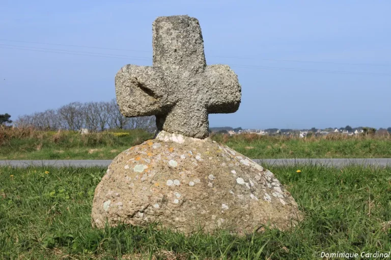Croix et Calvaires de Plouguerneau : Liste détaillée